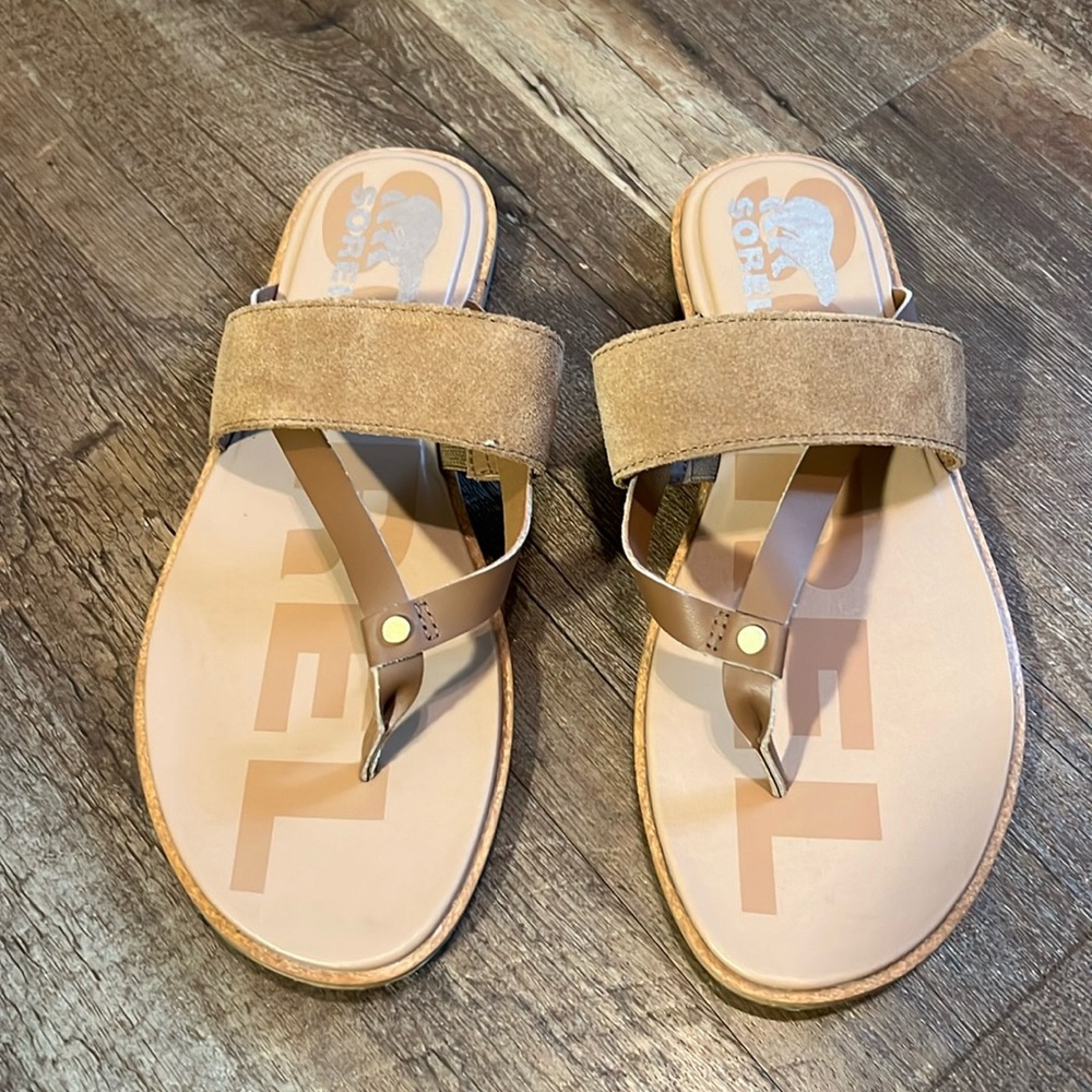 Sorel Tan Sandals with Gold Accents In Excellent Condition